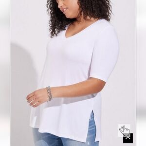 🆕️ 1X WHITE SUPER SOFT FAVORITE V NECK SIDE SLIT TUNIC